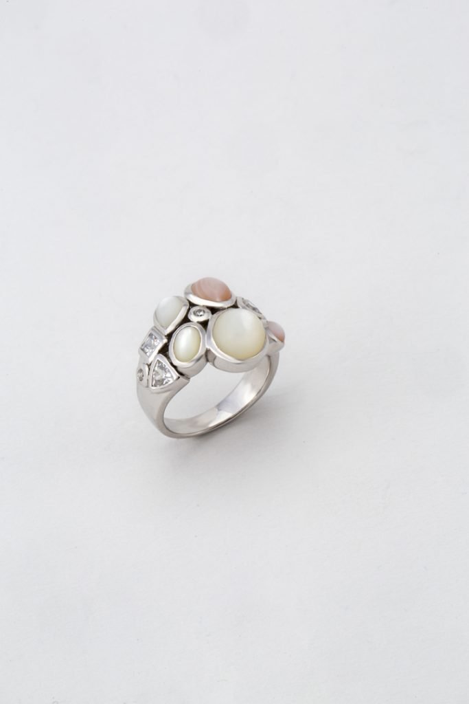 Bague "Nacres et Zirconiums"