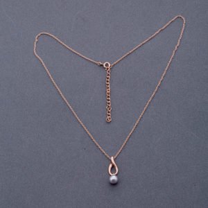Collier "Perle grise"