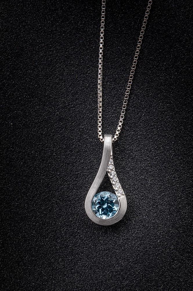 Pendentif "Petite topaze bleue"