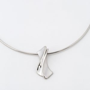 Pendentif "Vagues enlacées"