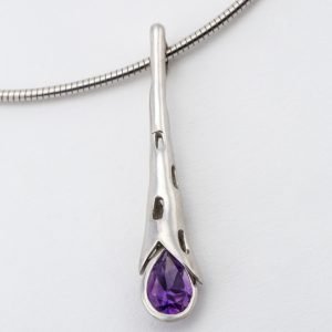 Pendentif "Écorce d'arbre et Topaze bleue"